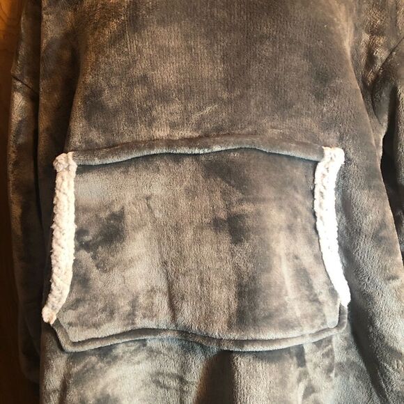 KoKoon Oversize Fleece Hoodie Blanket With Fluffy Lining. Gray and White - Picture 2 of 5